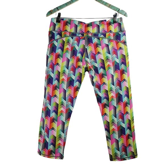 Fabletics Lima Capri, Arrows, UPF 50+,  Chafe Resisting, Capri Leggings, Lg, NWT - Picture 3 of 7